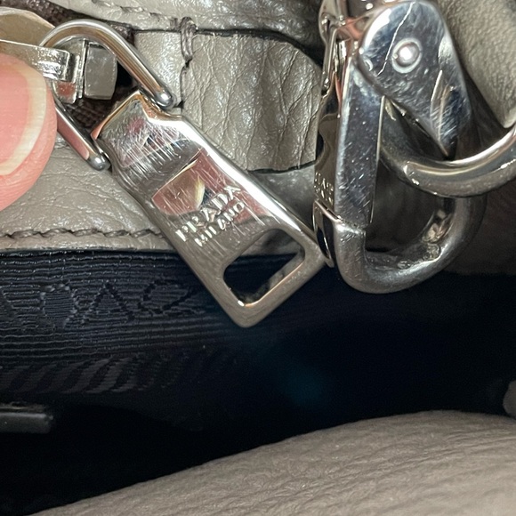 PRADA Vitello Daino Tote Argilla (Clay Grey) - Picture 8 of 16